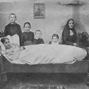 Nepomucena Piasecka (laying in bed) with children and mother (1901)